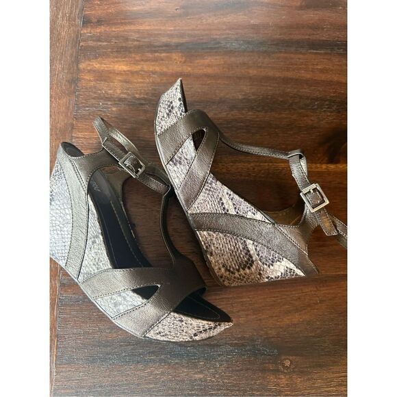 Kenneth Cole “Got Sole” bronze wedge - Picture 3 of 9